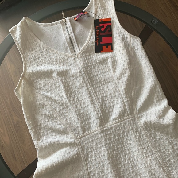 White sand dress from the ISLE Aruba Collection - Picture 2 of 3